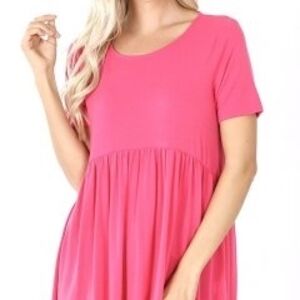 Cute and flowy Zenana babydoll tunic in a vibrant hot pink! 1X